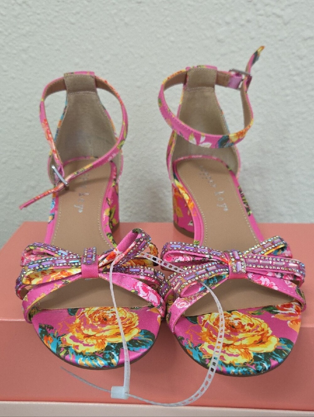 Women's Pink Floral Bow Ankle-Strap Sandals Size 7.5